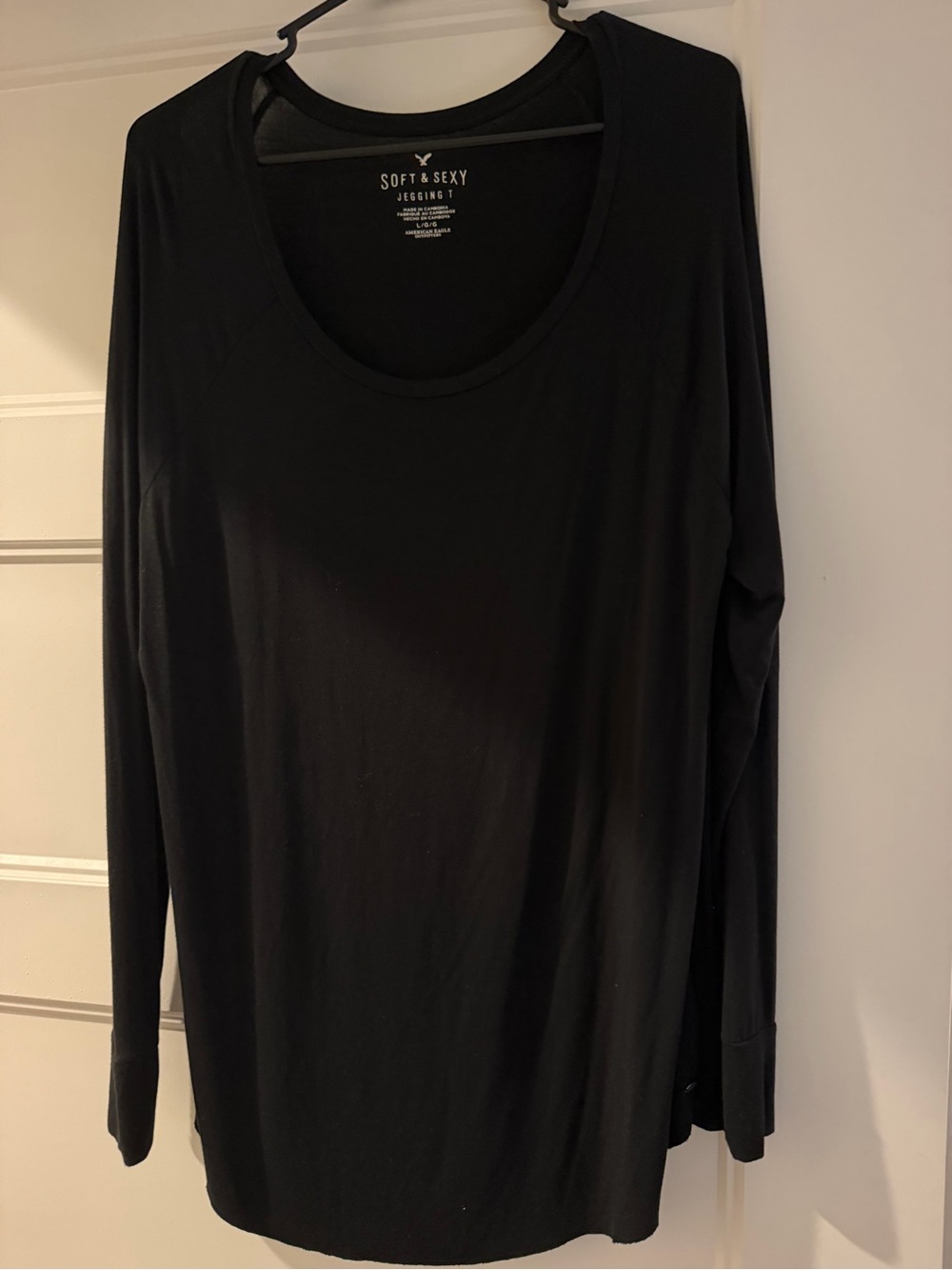 American Eagle Jegging T Black Long-Sleeve Scoop Neck Top